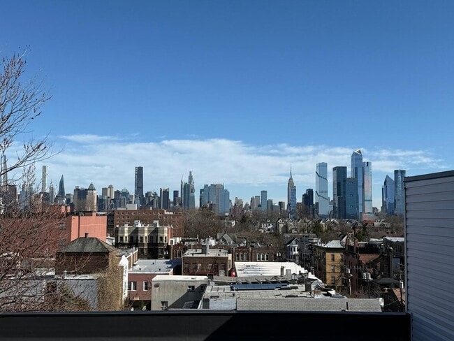 136 35th St in Union City, NJ - Foto de edificio - Building Photo