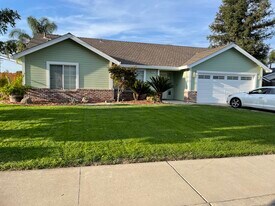 1691 Yorktown Ct in Turlock, CA - Building Photo