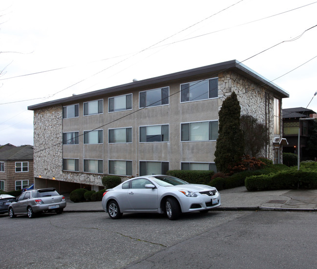 Cascadian Apartments in Seattle, WA - Building Photo - Building Photo