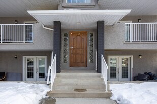 121 27 Av NW in Calgary, AB - Building Photo