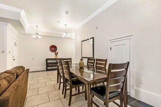 1818 Carondelet St in New Orleans, LA - Building Photo - Building Photo
