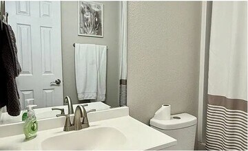 2521 Astrozon Cir in Colorado Springs, CO - Foto de edificio - Building Photo