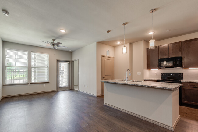 Kingsland Park in Katy, TX - Building Photo - Interior Photo