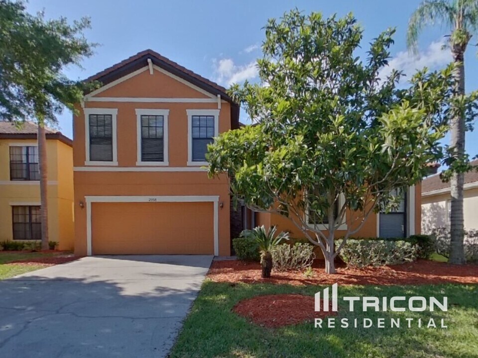 2958 Marbella Dr in Kissimmee, FL - Building Photo