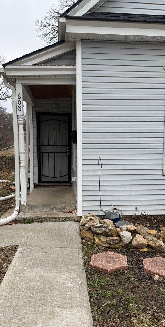 property at 608 E Missouri Ave