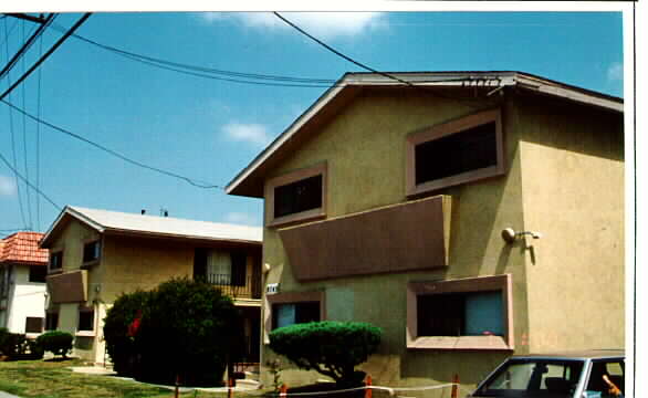 9737-9745 Imperial Hwy in Downey, CA - Building Photo - Building Photo