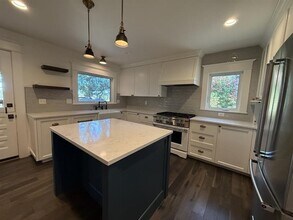 8111 SW Capitol Hwy in Portland, OR - Building Photo - Building Photo