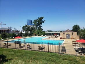 The Commons of McLean in McLean, VA - Foto de edificio - Building Photo