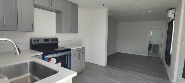 158 E Floral Dr, Unit #B in Monterey Park, CA - Building Photo - Building Photo