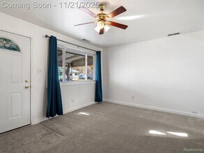 1320 E Goulson Ave in Hazel Park, MI - Building Photo - Building Photo