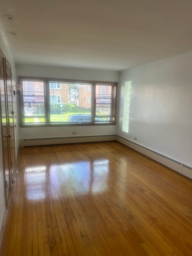 10306 Chaucer St, Unit 2 in Westchester, IL - Building Photo - Building Photo