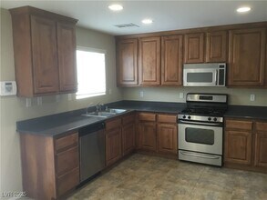 8277 W Wildwood Glen Dr in Las Vegas, NV - Building Photo - Building Photo