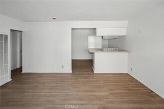 1010 E 32nd St, Unit A in Signal Hill, CA - Building Photo - Building Photo