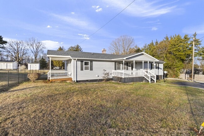 242 Dodd St in Chase City, VA - Building Photo - Building Photo