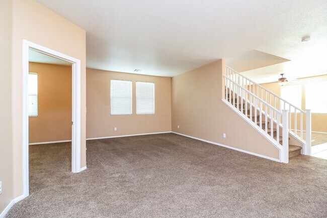 3740 Dustin Lee St in Las Vegas, NV - Building Photo - Building Photo