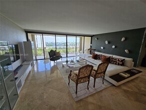 11113 Biscayne Blvd in Miami, FL - Building Photo - Building Photo