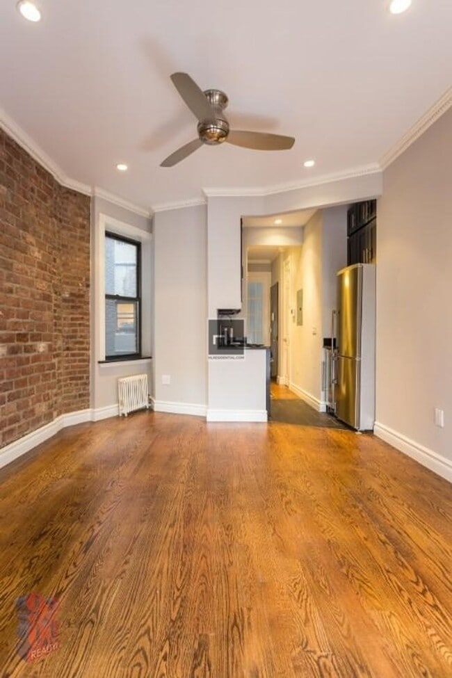 AVE. B, Unit 3A in New York, NY - Foto de edificio - Building Photo