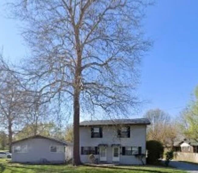 property at 531-B N Oak Grv