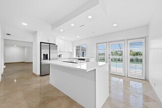 52 Greens Rd in Hollywood, FL - Building Photo - Building Photo