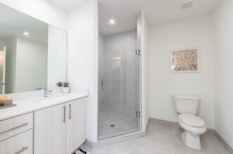 The MID Apartment Residences in Lake Worth, FL - Foto de edificio - Interior Photo