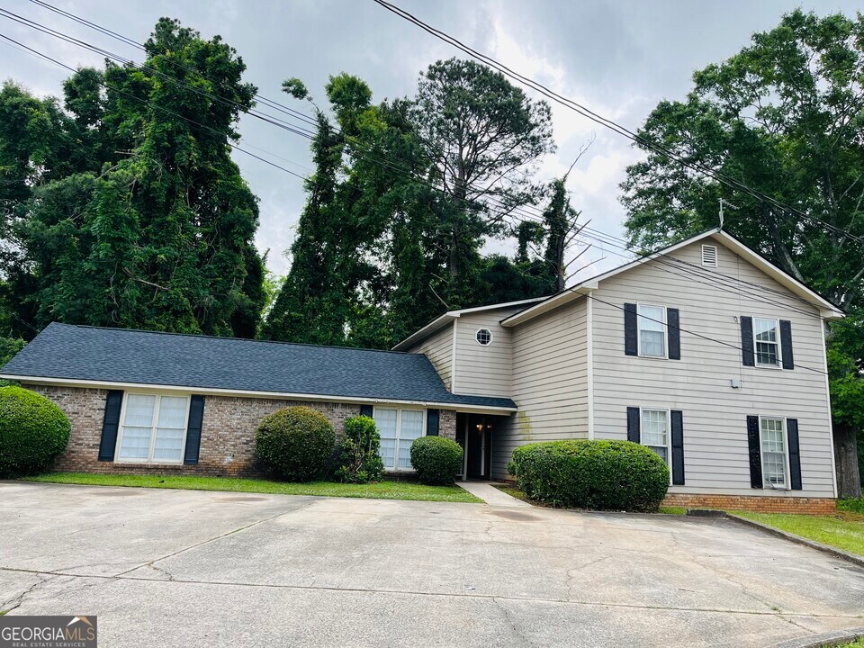108 Peachtree Ct, Unit UNIT A in Lagrange, GA - Building Photo