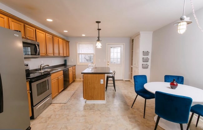 3732 Falls Rd in Baltimore, MD - Foto de edificio - Building Photo