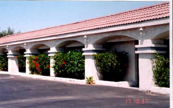 The Courtyard in Palm Springs, CA - Building Photo