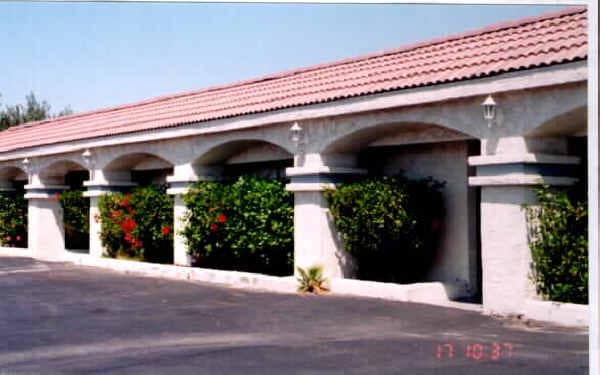 The Courtyard in Palm Springs, CA - Foto de edificio