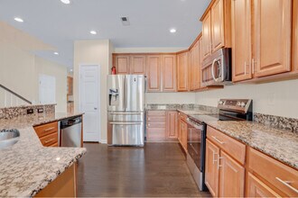 9329 Lenox Pointe Dr in Charlotte, NC - Building Photo - Building Photo