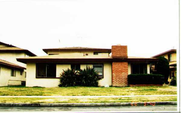 10540-10546 Sylvan St in Anaheim, CA - Building Photo - Building Photo