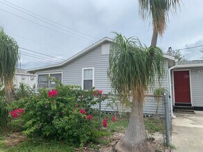 2301 28th Ave N in St. Petersburg, FL - Foto de edificio - Building Photo