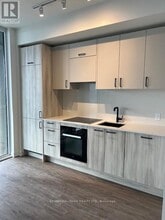 1 Quarrington Ln in North York, ON - Building Photo - Building Photo