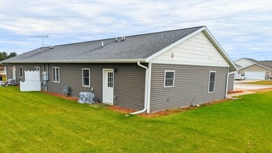 3816 Kensington Pl in Plover, WI - Building Photo - Building Photo