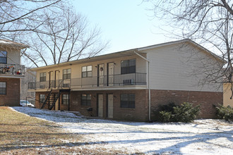 Westwood Apartments in Evansville, IN - Building Photo - Building Photo