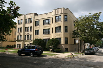 Catalpa 2507 W in Chicago, IL - Building Photo - Building Photo