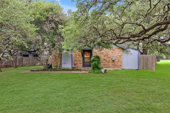 1411 Gracy Farms Ln