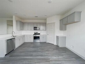 7713 Jacobean WY in Austin, TX - Foto de edificio - Building Photo