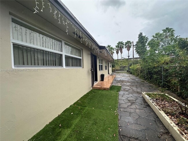 280 NW 39th St in Miami, FL - Building Photo - Building Photo