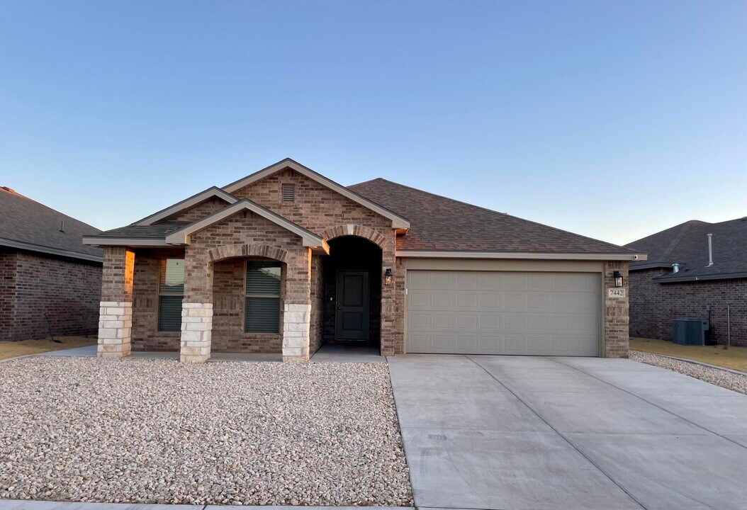 7442 31st St in Lubbock, TX - Building Photo