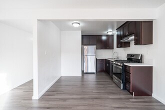 5902 Streamview Dr-Unit -2 in San Diego, CA - Building Photo - Building Photo