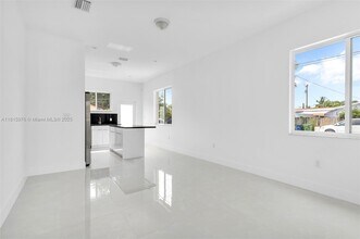 785 SW 7th Ave in Hallandale Beach, FL - Building Photo - Building Photo