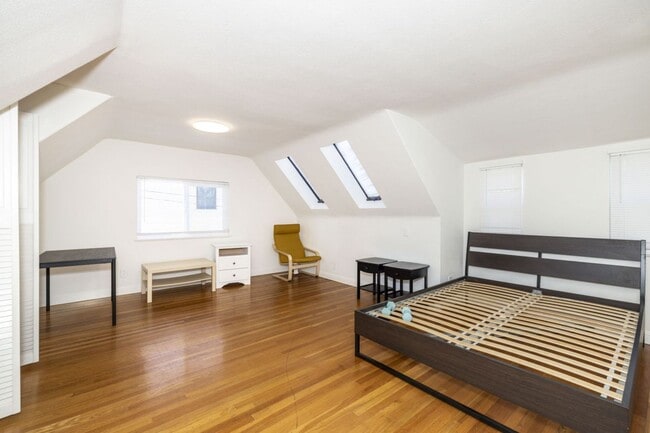 555 Stanford Ave in Palo Alto, CA - Building Photo - Building Photo