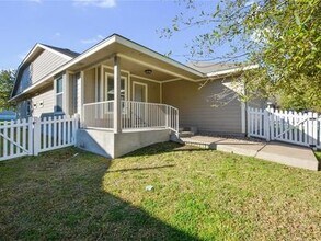 1021 Rawhide Trl in Cedar Park, TX - Foto de edificio - Building Photo