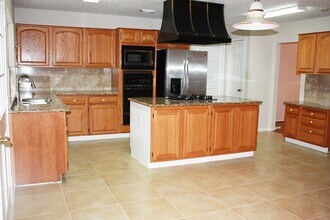 2319 Mill Creek Dr in Sugar Land, TX - Building Photo - Building Photo