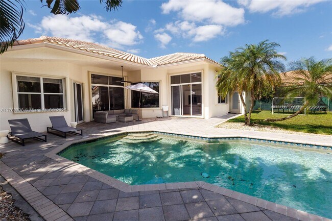 property at 280 Landings Blvd