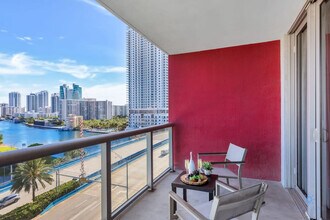 2602 E Hallandale Beach Blvd in Hallandale Beach, FL - Building Photo - Building Photo
