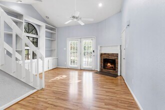 2425 Holly Hall St, Unit A9 in Houston, TX - Building Photo - Building Photo