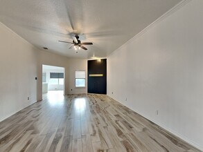 4313 Red Clover Ln in Crowley, TX - Foto de edificio - Building Photo