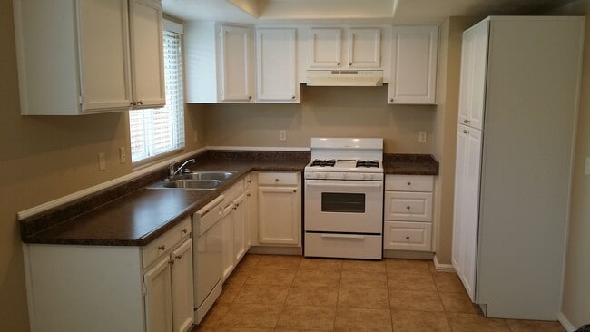 15958 Cajon St in Hesperia, CA - Building Photo - Building Photo