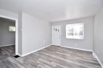 3217 Queen City Ave in Cincinnati, OH - Building Photo - Building Photo